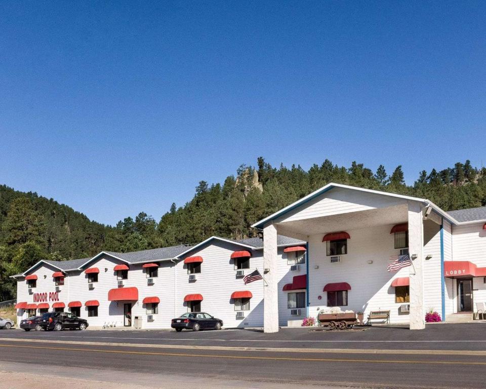 Rodeway Inn Near Mt. Rushmore Memorial Main image 1